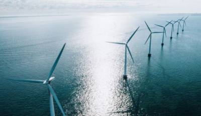 Θερμοί διεθνείς "μνηστήρες" διεκδικούν τα πρώτα ελληνικά πλωτά αιολικά πάρκα