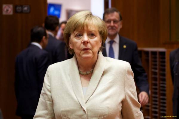 Μέρκελ: &quot;Αν αποτύχει το ευρώ, αποτυγχάνει η Ευρώπη&quot;