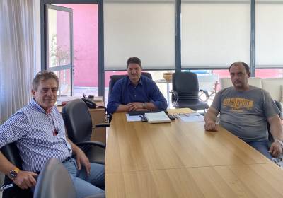 Ο αντιδήμαρχος Θεσσαλονίκης στο δήμαρχο Μεσσήνης - Η οικογένεια Αβαρλή δώρισε ακίνητο στον Δήμο