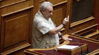 Ψαριανός σε Σκουρολιάκο: "Ρούφα τη π...α και χόρεψε ένα τσάμικο!"