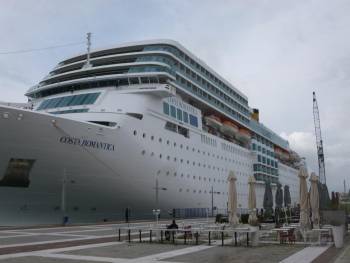 To Costa Neoromantica με 1.381 επιβάτες ξανά στην Καλαμάτα (βίντεο και φωτογραφίες)