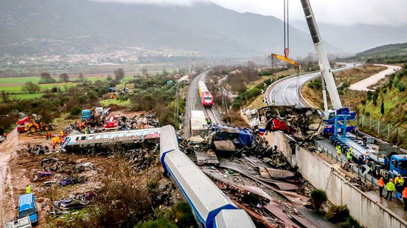 Προανακριτική για τα Τέμπη: Η πρόταση του ΠΑΣΟΚ εκτείνεται στις κυβερνήσεις ΝΔ και ΣΥΡΙΖΑ (βίντεο)
