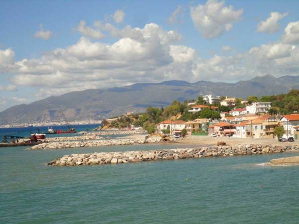 Καθυστερεί η προσάμμωση  της ακτής στο Ακρογιάλι Αβίας