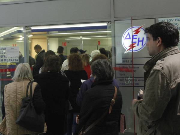 Χαμός στη ΔΕΗ για τη ρύθμιση οφειλών - Το αδιαχώρητο στα γραφεία της Καλαμάτας