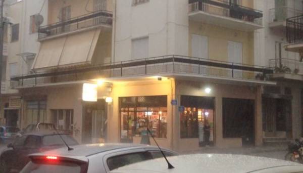 Ισχυρή βροχή και χαλάζι στην Καλαμάτα (βίντεο)