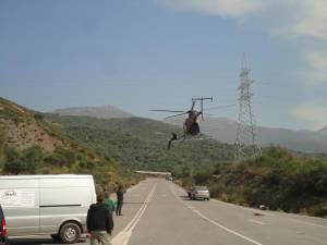 Εργο της ΔΕΗ στον κόμβο Αλλαγής με ελικόπτερο! (βίντεο)