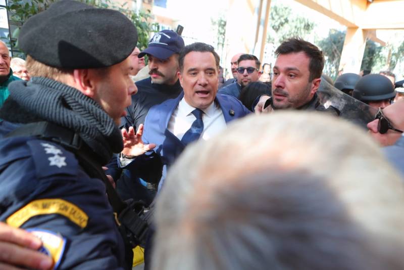 Η υποκρισία της βίας με αριστερό πρόσημο