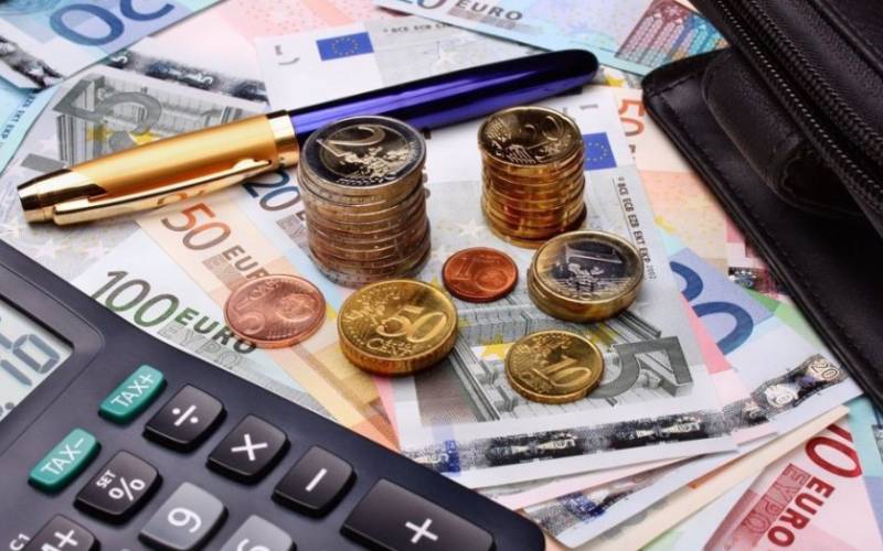 Εφορία: Οι κωδικοί που μειώνουν τον φόρο για τους ελεύθερους επαγγελματίες (Βίντεο)