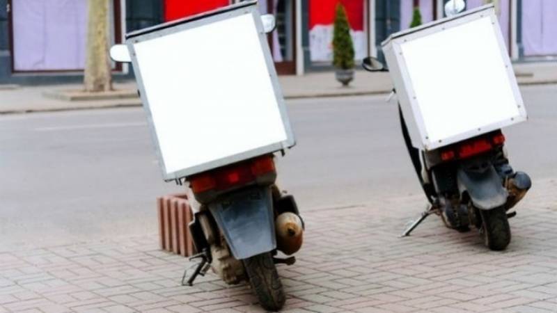 Διανομείς-ντελίβερι: Τι αλλάζει με το νέο νόμο