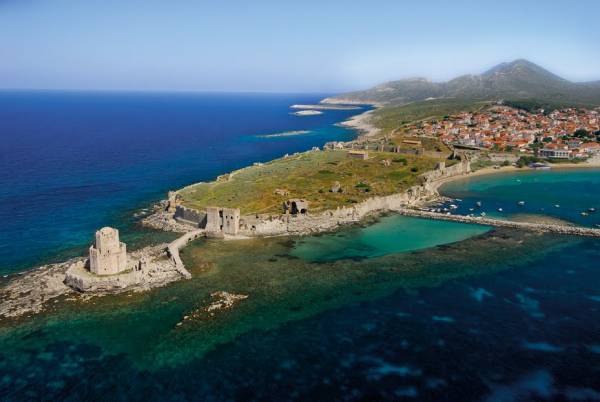 Ταξιδιωτική συντάκτρια στην Πελοπόννησο 