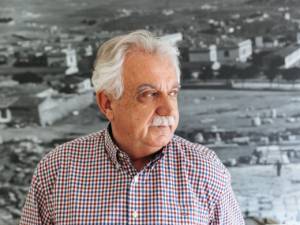 Ο Σταύρος Μπένος στο lifo.gr για την Καλαμάτα, τα ΚΕΠ, το "Διάζωμα" κ.α.