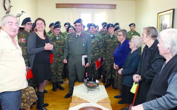 Η χορωδία του 9ου Συντάγματος στο Αλεξανδράκειο και στο Ασυλο 