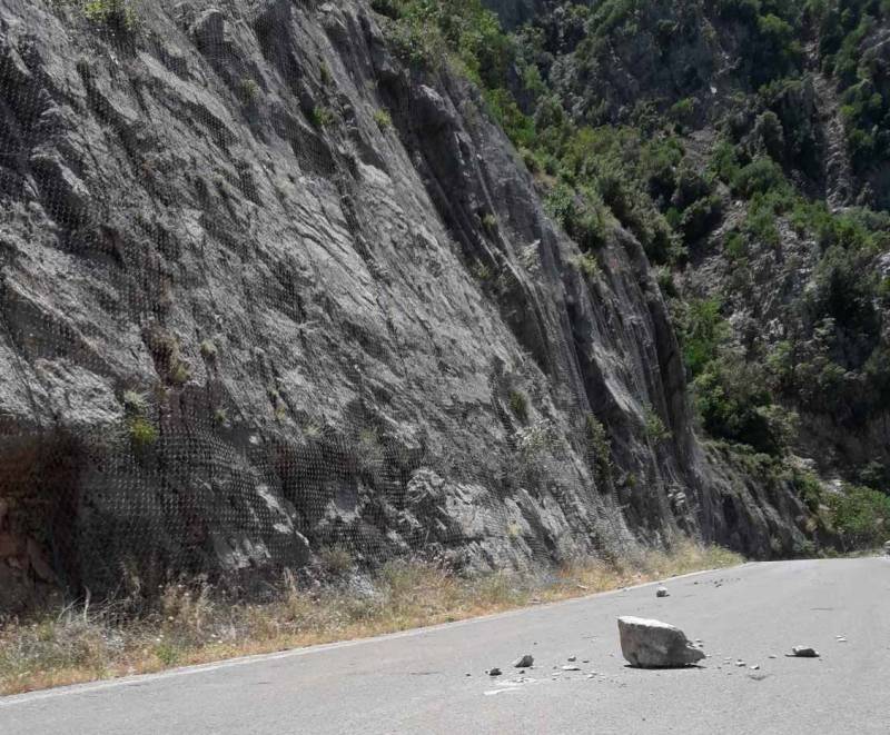 Κίνδυνος από κατολισθήσεις: Διαμαρτυρία 540 κατοίκων για το δρόμο Γαρδίκι – Πολιανή