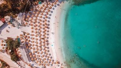 ΤτΕ: Πάνω από 30 εκατομμύρια οι τουρίστες το 2023 στη χώρα μας