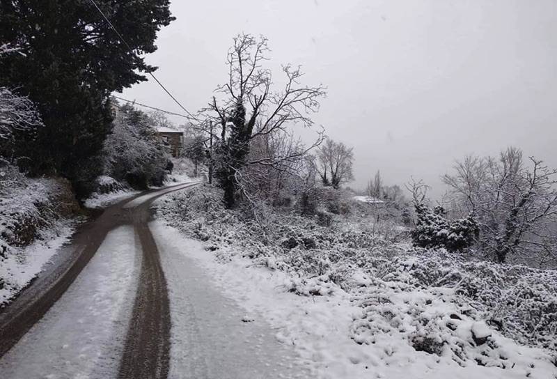 Προβλήματα σε δρόμους σε Αρκαδία και Κορινθία από την χιονόπτωση