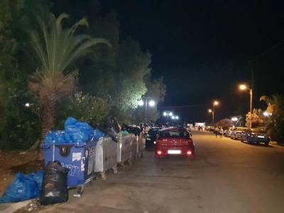 Γεμάτοι οι κάδοι