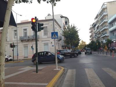 Περνούν με κόκκινο...