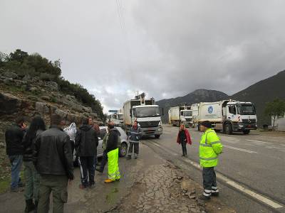 Νέο σίριαλ μηνύσεων στη Μαραθόλακκα: Περιμένουν Τσίπρα για τα σκουπίδια