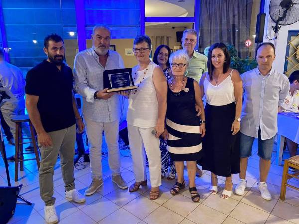 Ο Σύλλογος Αγίας Κυριακής τίμησε τον Λεβεντάκη