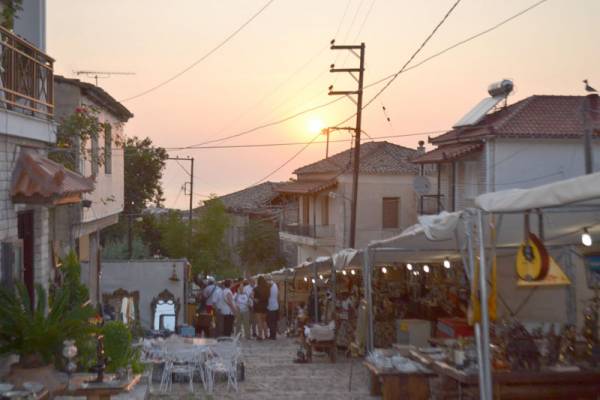 Ξεκίνησε χθες βράδυ το παζάρι αντικών στην Κυπαρισσία