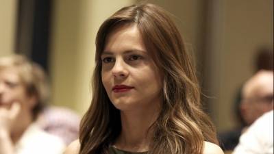 Έ. Αχτσιόγλου: Αυτές είναι οι "νέες και καλές δουλειές" του Κυριάκου Μητσοτάκη