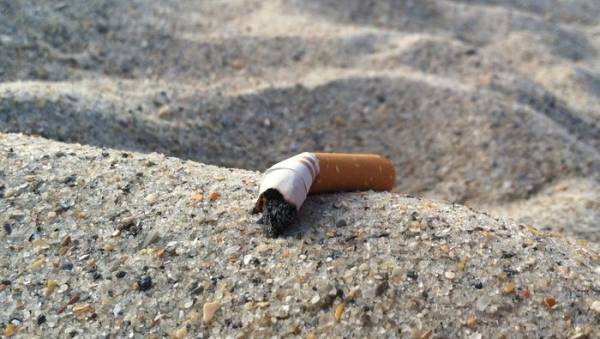 Βουτιά, καφές κι ένα τσιγάρο