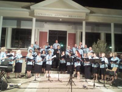 Ζεστό χειροκρότημα για τις χορωδίες στους Γαργαλιάνους