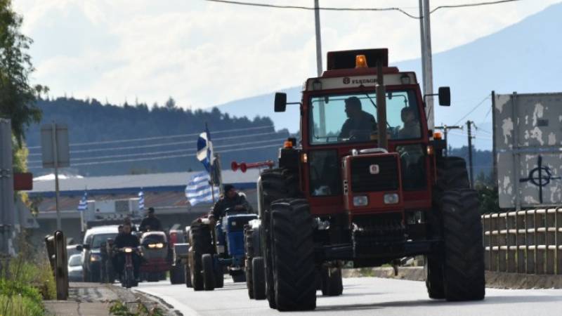 Aγρότες: Κλιμακώνονται οι κινητοποιήσεις στα μπλόκα