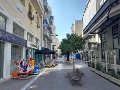 Δημοτικό Συμβούλιο Καλαμάτας: Με λευκό κι επιφυλάξεις η επέκταση τραπεζοκαθισμάτων