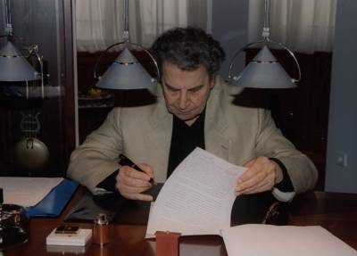 Εκθεση για το Μίκη Θεοδωράκη στο Μουσείο Ελιάς και Ελληνικού Λαδιού