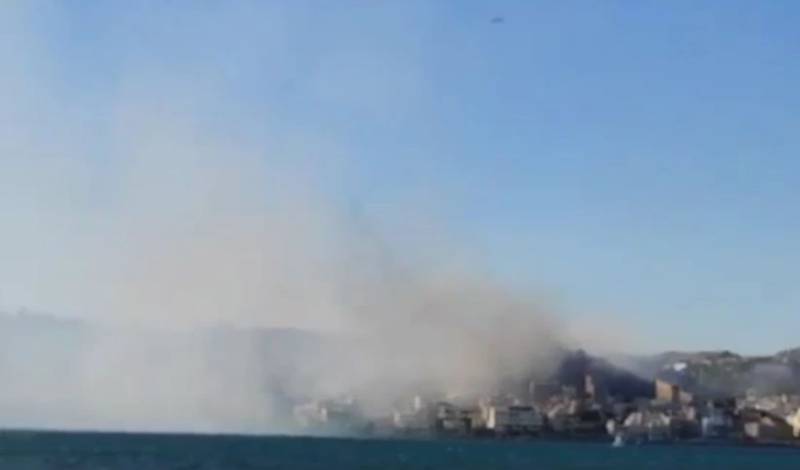 Φωτιά στη Σαλαμίνα: Τρία μέτωπα σε μία ώρα - Μηνύματα του 112 και εκκένωση του Κέντρου Υγείας (Βίντεο)