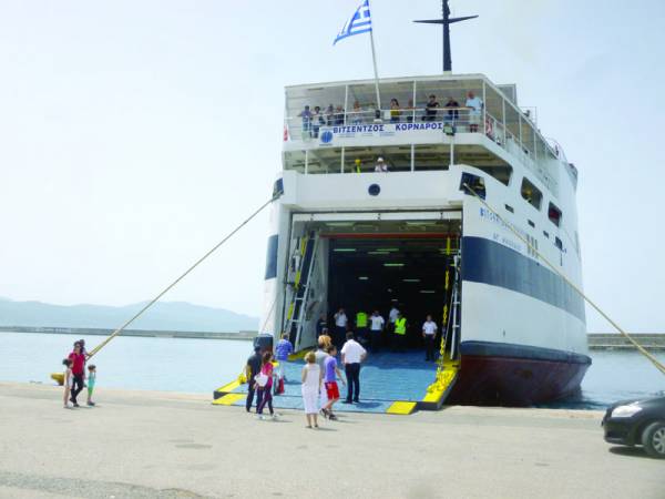 Με 110 επιβάτες αναχώρησε το &quot;Βιτσέντζος Κορνάρος&quot;