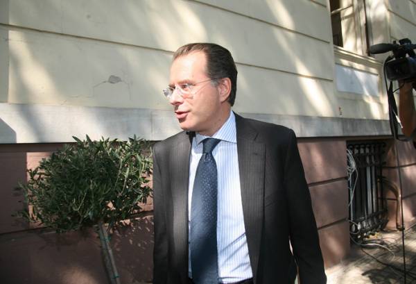 "Καρφιά" Κουμουτσάκου για τους διορισμούς συγγενών ευρωβουλευτών