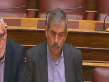Διαμαρτυρία Πετράκου για την απουσία Χαρδούβελη στην ερώτηση για την αυτοκτονία του αγρότη Γ. Λούζη (βίντεο)