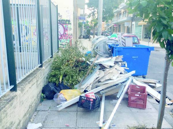 Εκτός από το μνημόνιο υπάρχουν και τα σκουπίδια 