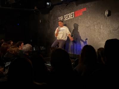 O καταξιωμένος stand up comedian Γιώργος Ζαχαρόπουλος για παράσταση στην Καλαμάτα