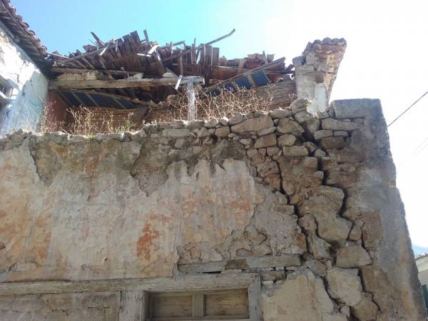 Επικίνδυνο ετοιμόρροπο στην Ανω Πόλη Κυπαρισσίας