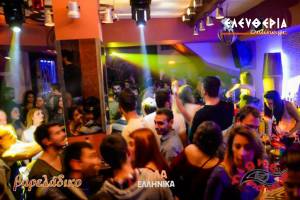 Πολύς κόσμος και αυτή τη Δευτέρα στο "Βαρελάδικο" (φωτογραφίες)