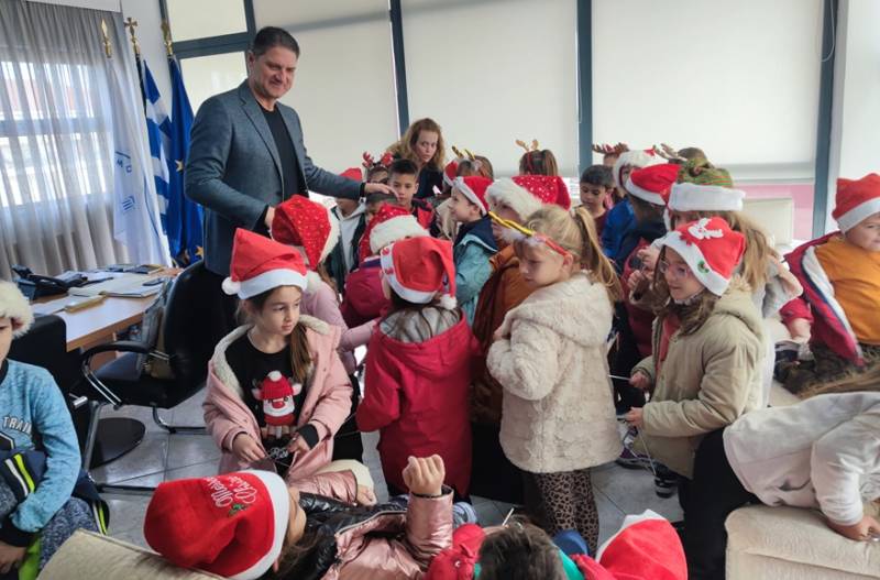 Εψαλαν τα κάλαντα στο δήμαρχο Μεσσήνης