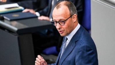 Εύσημα Φρ. Μερτς στον Ντ. Τραμπ για τη «σημαντική πρωτοβουλία» να προμηθεύσει όπλα στην Ουκρανία