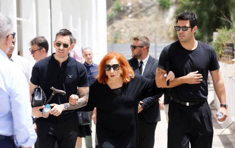 Συγκίνηση στο τελευταίο “αντίο” στην αγαπημένη ηθοποιό Δέσποινα Στυλιανοπούλου (βίντεο)