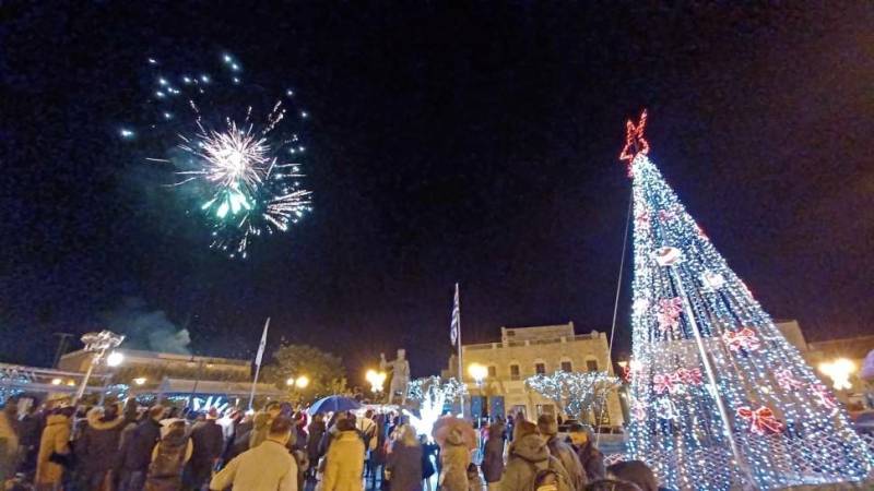 Άναψαν τα Χριστουγεννιάτικα δέντρα στον Δήμο Ανατολικής Μάνης