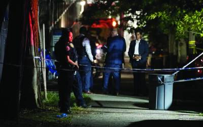 ΗΠΑ: Μία 20χρονη γυναίκα σκοτώθηκε με μία σφαίρα στο κεφάλι την ώρα που έσπρωχνε το καροτσάκι του μωρού της στη Νέα Υόρκη