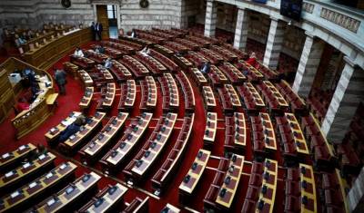 Συνεπιμέλεια: Στο επίκεντρο η από κοινού και εξίσου γονική μέριμνα - Όσα ειπώθηκαν στη Βουλή