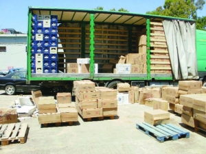 Καμουφλαρισμένα πίσω από άδεια μπουκάλια μπίρας πάνω από μισό εκατομμύριο πακέτα λαθραίων τσιγάρων