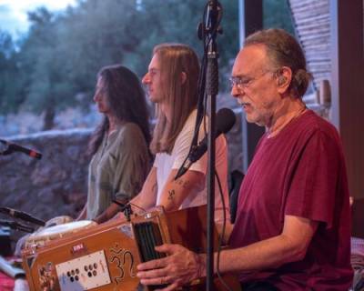 Συναυλία με τον Krishna Das στα Καλιανέικα
