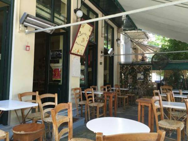 Στο καφενείο «Ο Πλάτανος» ...«Αρκεί ένα»