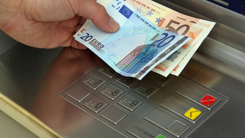 Συντάξεις και επιδόματα: Τι θα πληρωθεί από ΕΦΚΑ και ΔΥΠΑ από 25 έως τις 29 Αυγούστου (Βίντεο)