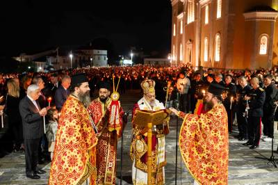 Η τελετή της Ανάστασης στην Καλαμάτα (φωτογραφίες)
