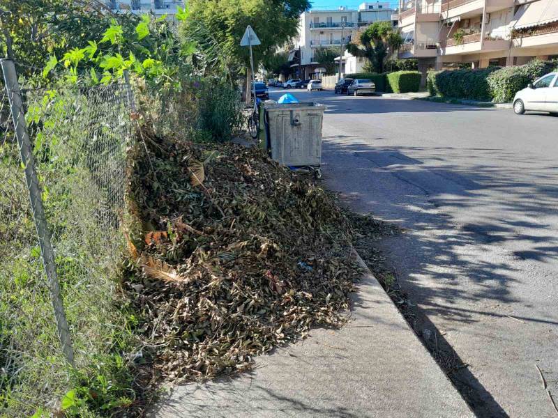 Εχουν κλείσει το πεζοδρόμιο